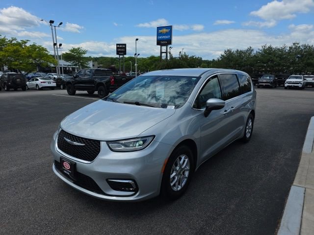 Used 2023 Chrysler Pacifica Touring-L FWD image 6