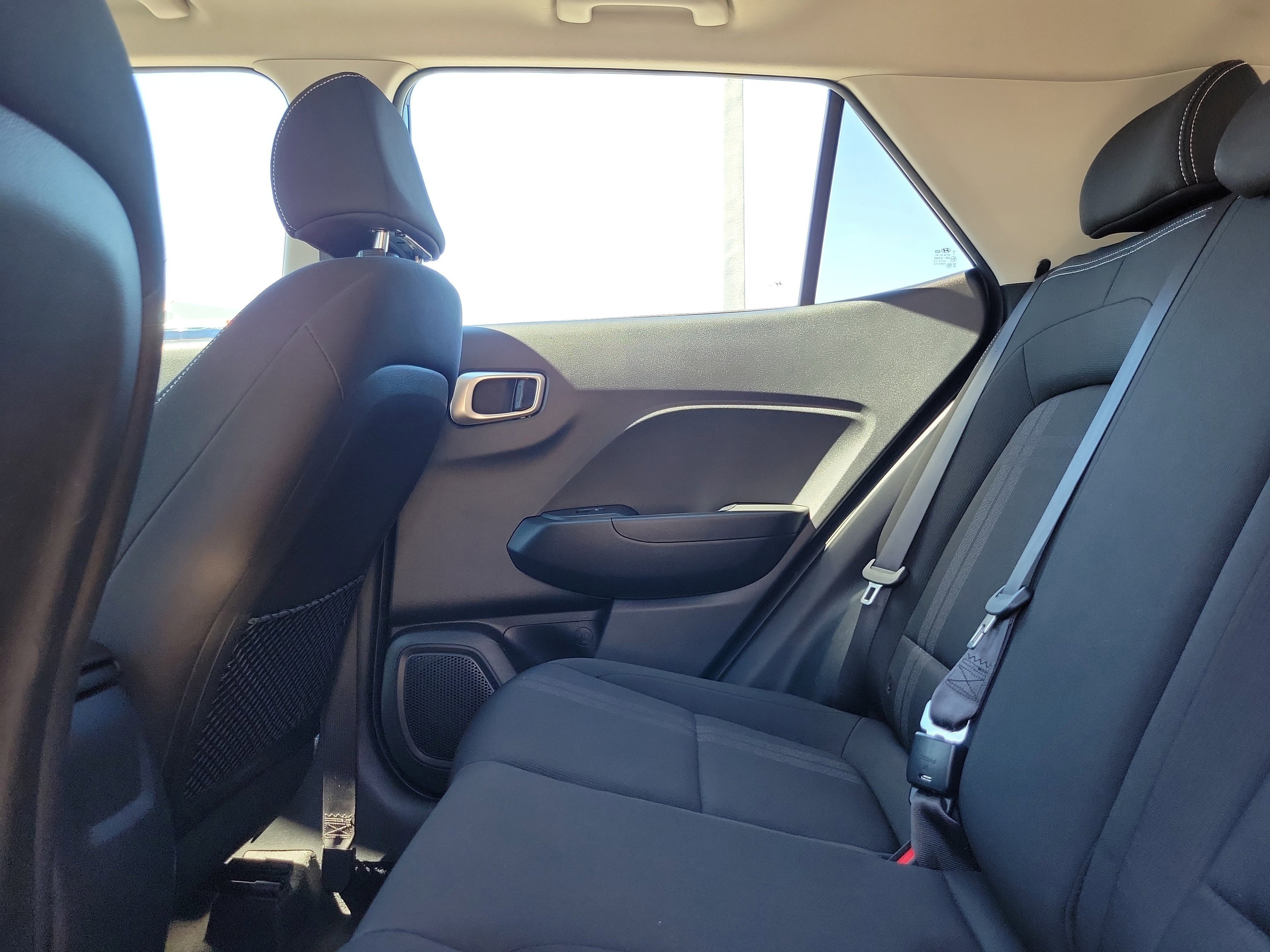 Used 2022 Hyundai Venue SEL FWD image 13