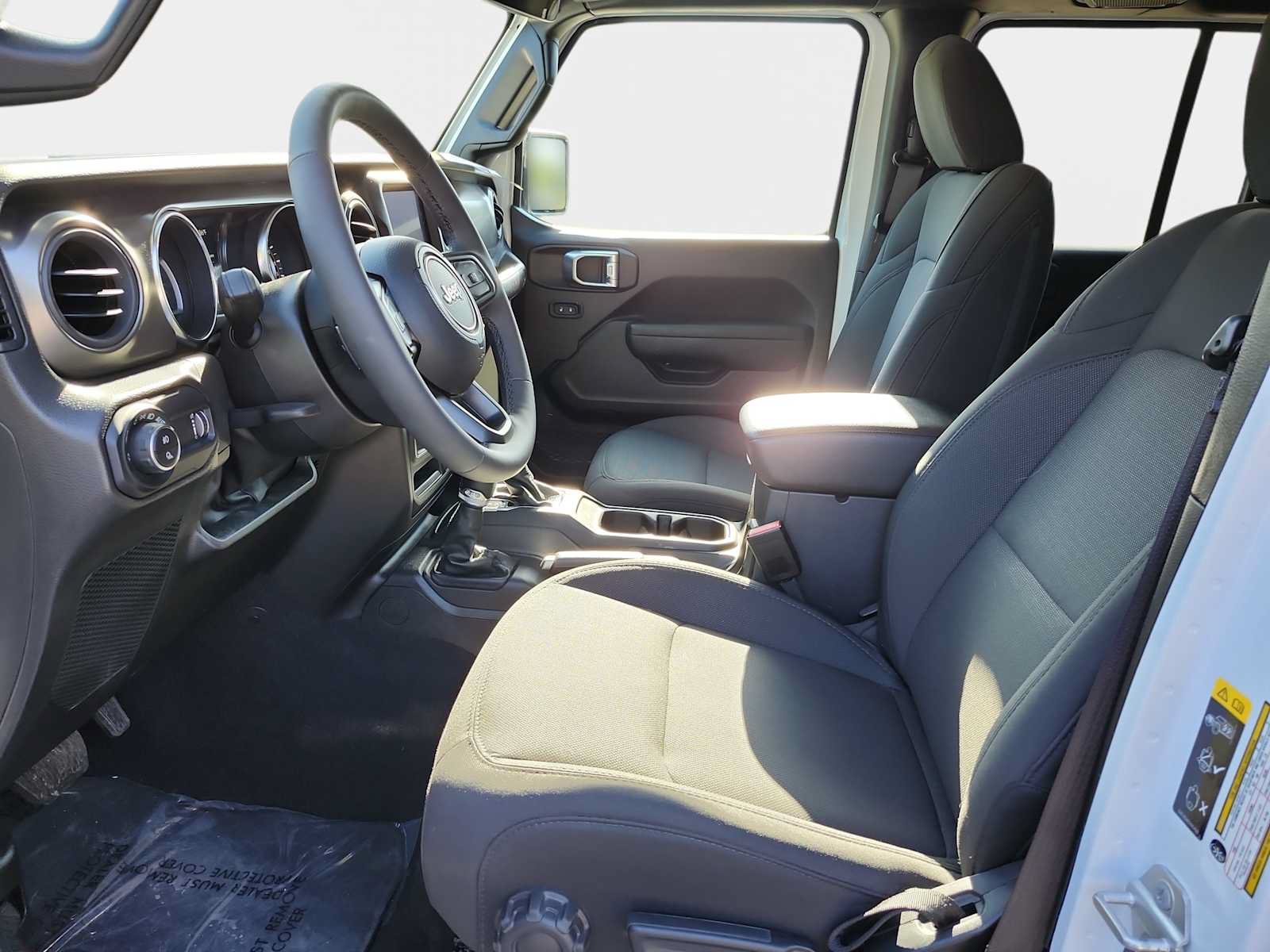 New 2023 Jeep Gladiator Sport AWD/4WD image 11