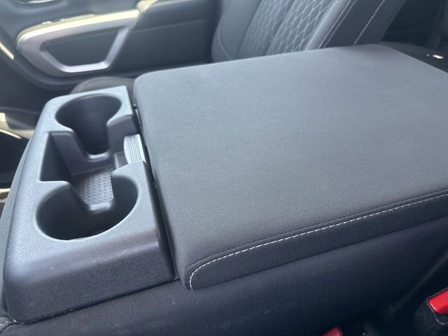 Used 2018 Nissan Titan SV image 28