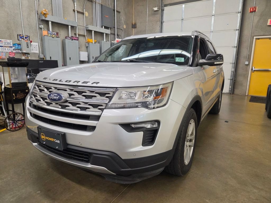 Used 2018 Ford Explorer XLT w/ Equipment Group 202A AWD/4WD image 3