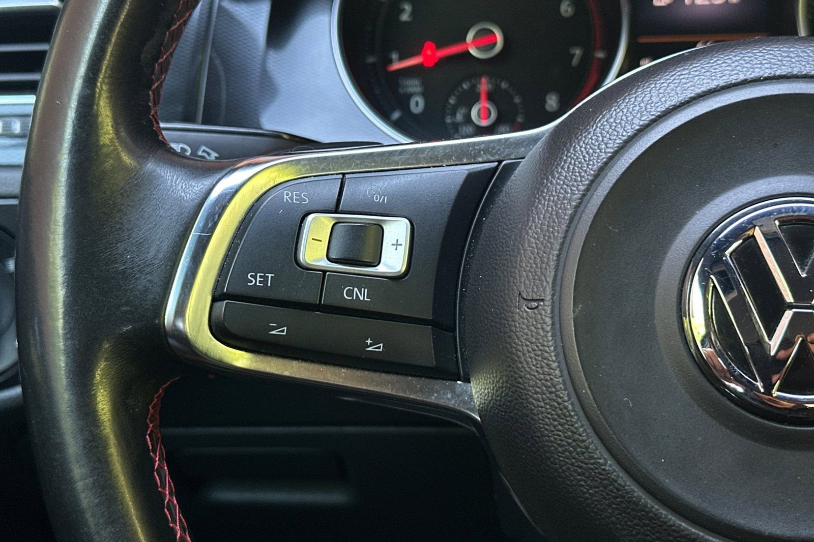 Used 2015 Volkswagen GTI SE FWD image 28