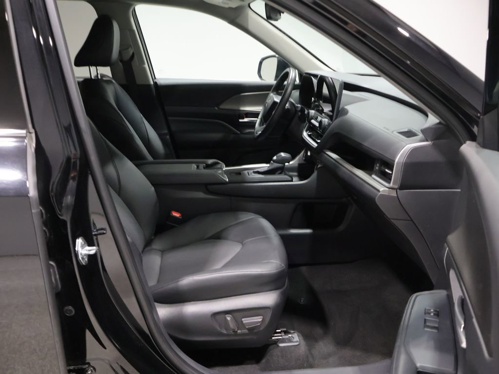 Used 2025 Toyota Grand Highlander AWD image 23
