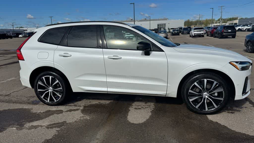 Used 2023 Volvo XC60 B5 Plus w/ Climate Package AWD/4WD image 4
