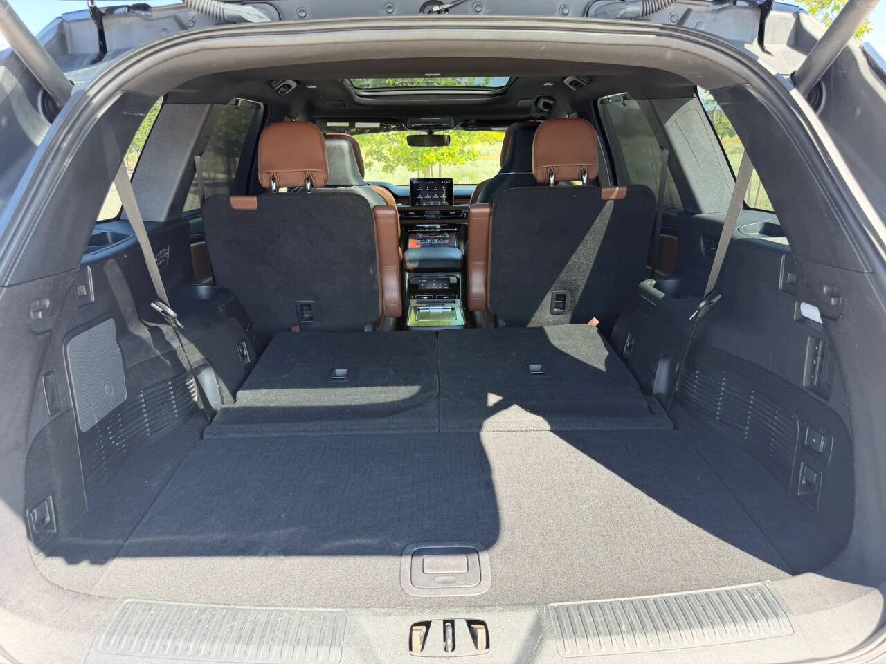 Used 2021 Lincoln Aviator Reserve w/ Equipment Group 210A AWD/4WD image 11