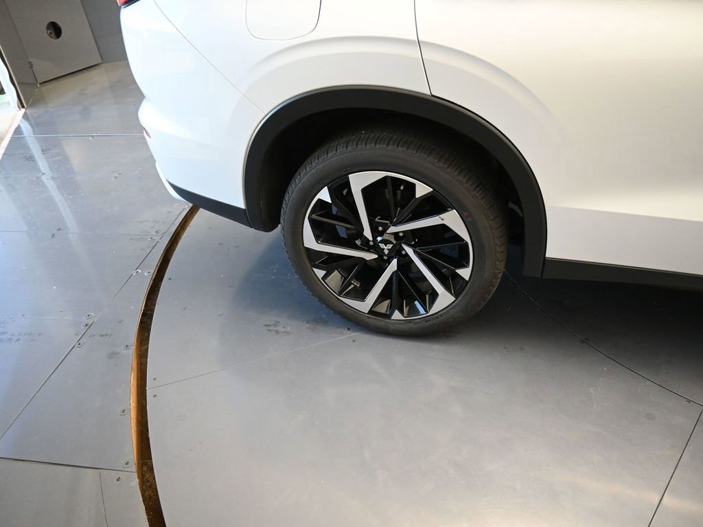 Used 2024 Mitsubishi Outlander SE image 23