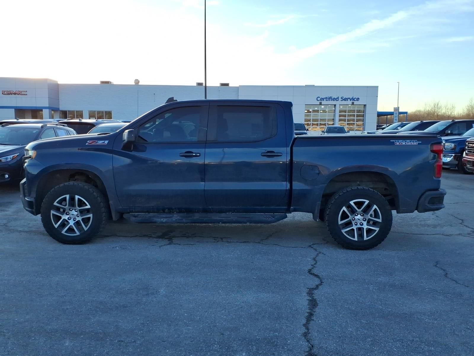 Used 2020 Chevrolet Silverado 1500 LT Trail Boss AWD/4WD image 2