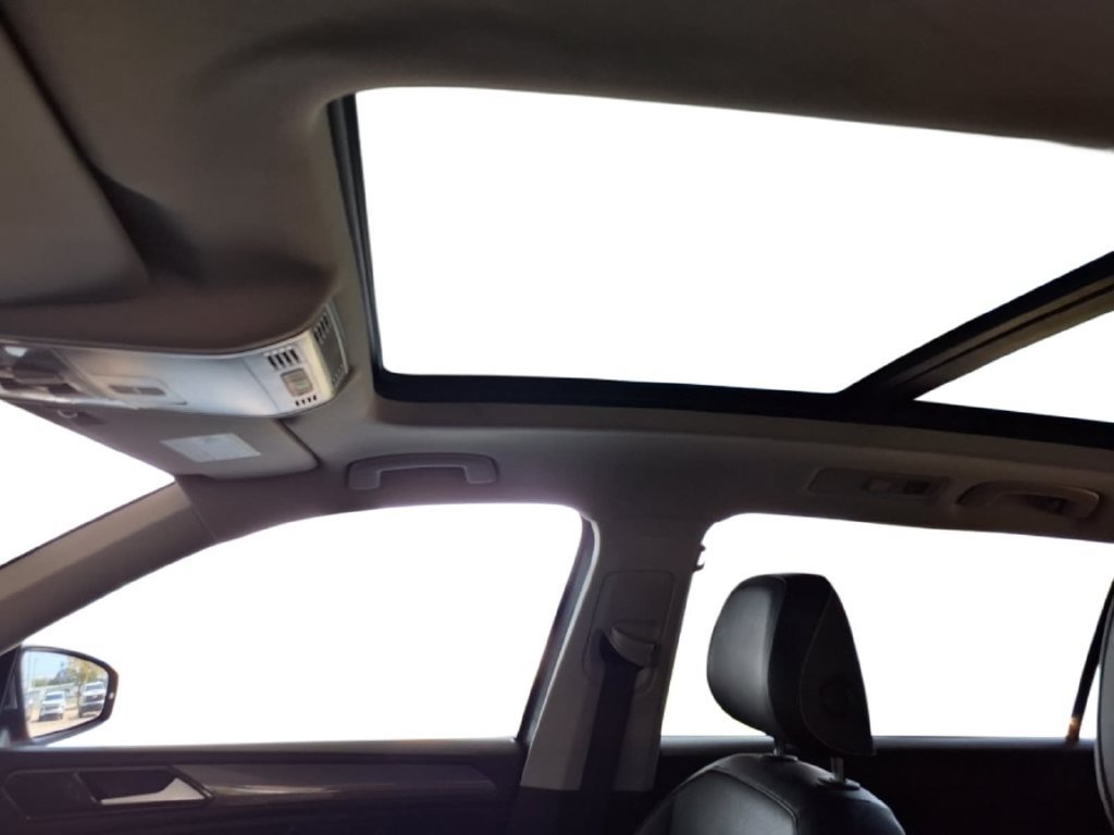 Used 2023 Volkswagen Tiguan SE w/ Panoramic Sunroof Package FWD image 35