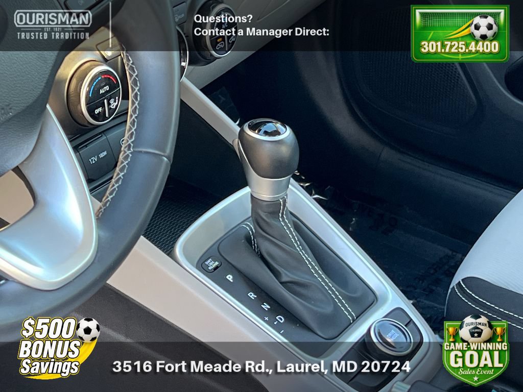 Used 2025 Hyundai Venue SEL FWD image 14