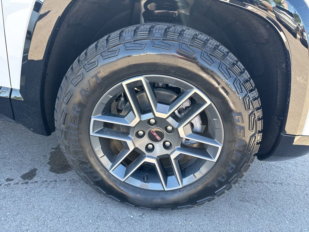 New 2026 GMC Terrain AT4 w/ LPO, Black Badging Package image 35