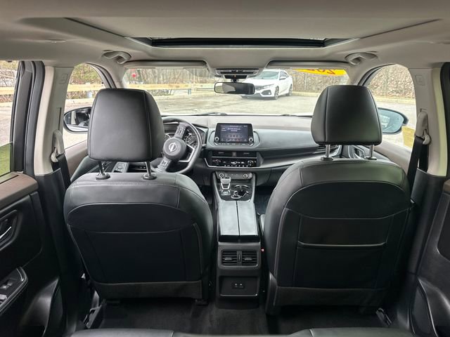 Used 2023 Nissan Rogue SV w/ SV Premium B Package image 13