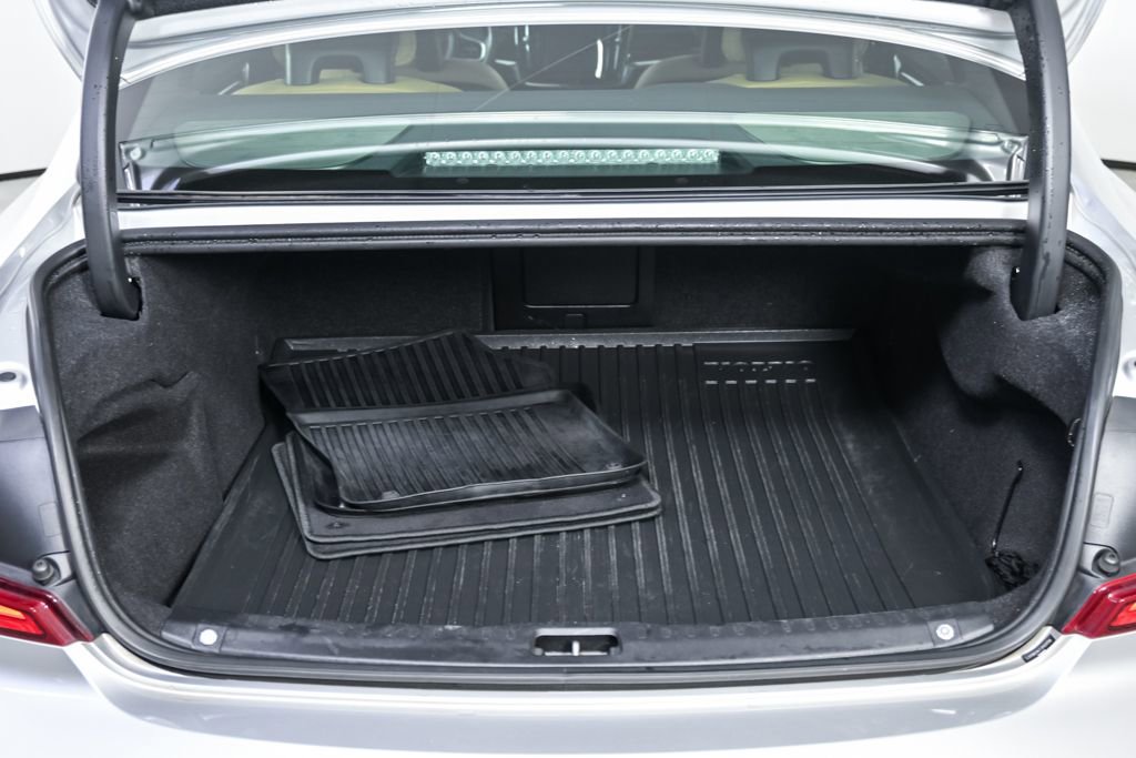 Used 2018 Volvo S90 T5 Momentum w/ Convenience Package image 30