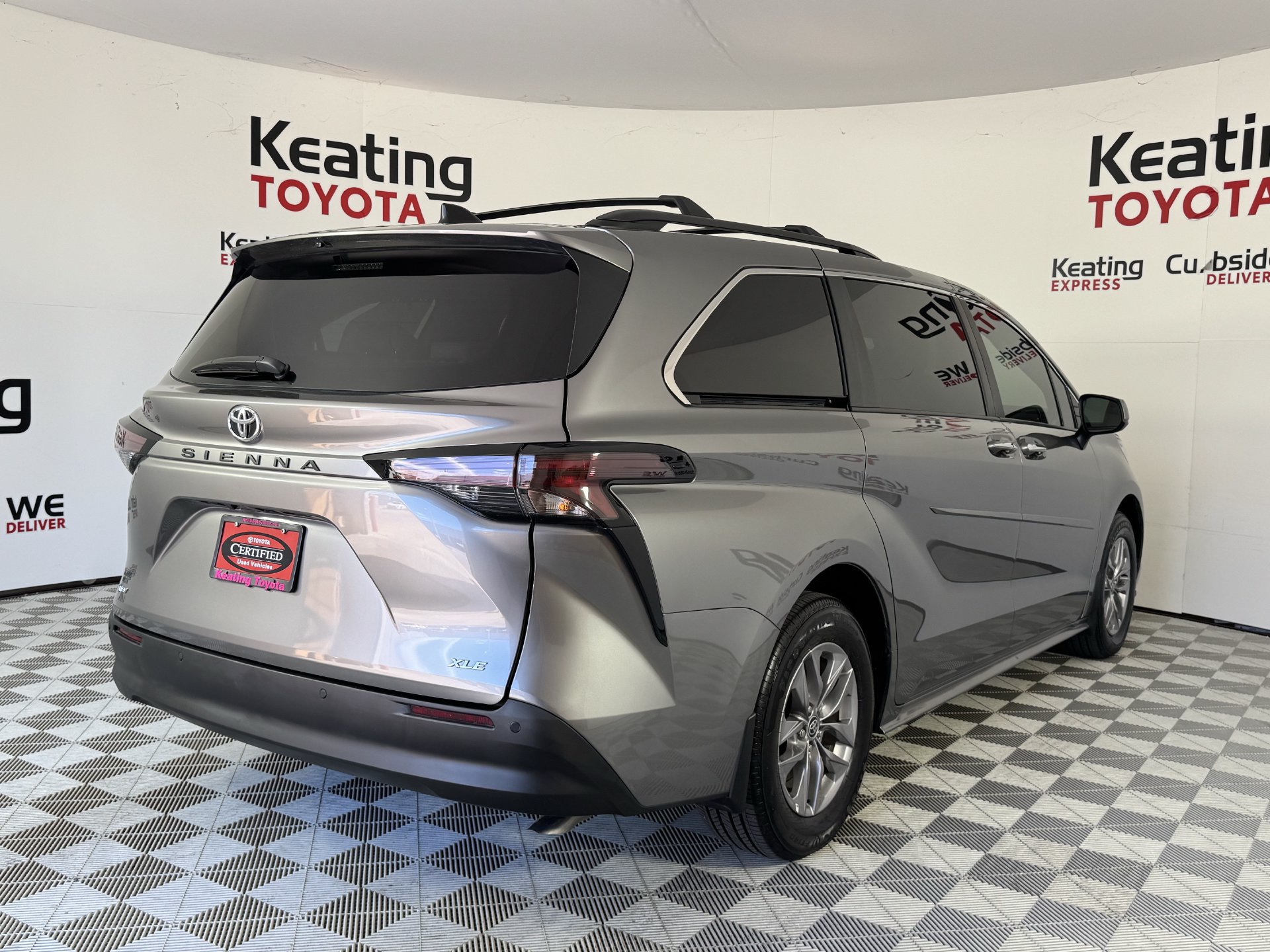 Certified 2026 Toyota Sienna XLE FWD image 6
