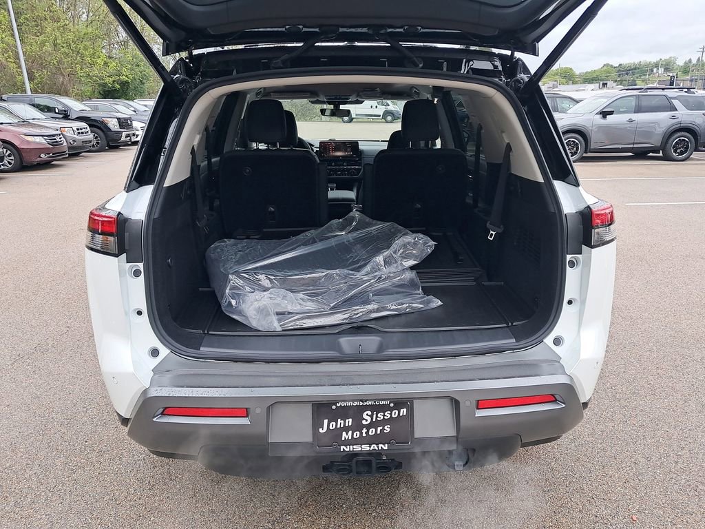 New 2026 Nissan Pathfinder Platinum AWD/4WD image 4