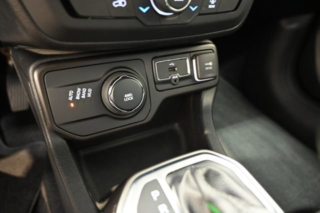 Used 2019 Jeep Renegade Limited w/ LED Lighting Group AWD/4WD image 20