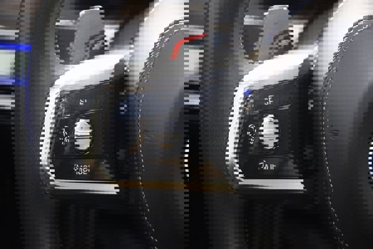 Used 2023 BMW 740i w/ Parking Assistance Package image 47