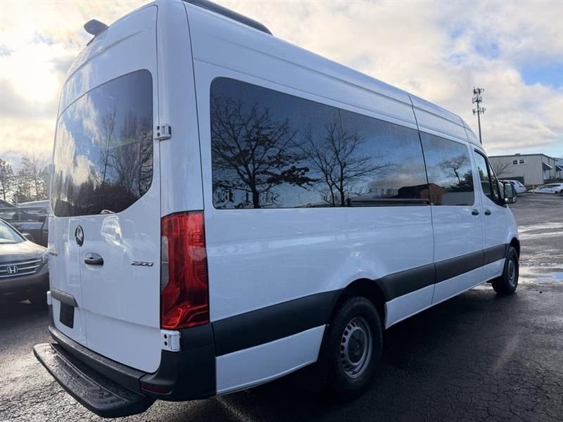 Used 2022 Mercedes-Benz Sprinter 2500 image 4