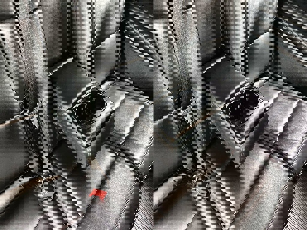 Used 2022 Ford Explorer XLT w/ Equipment Group 202A image 24