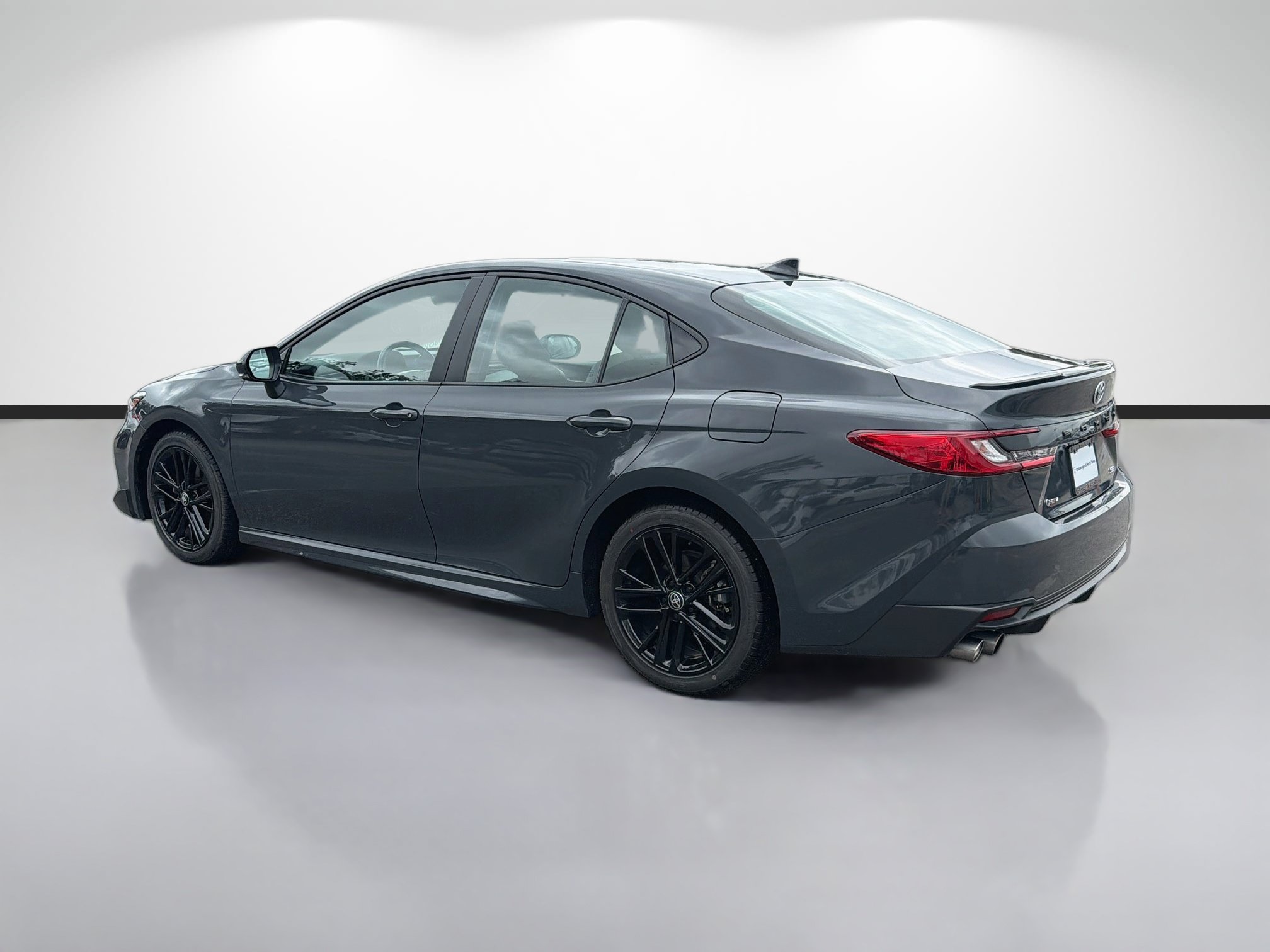 Used 2025 Toyota Camry SE FWD image 5