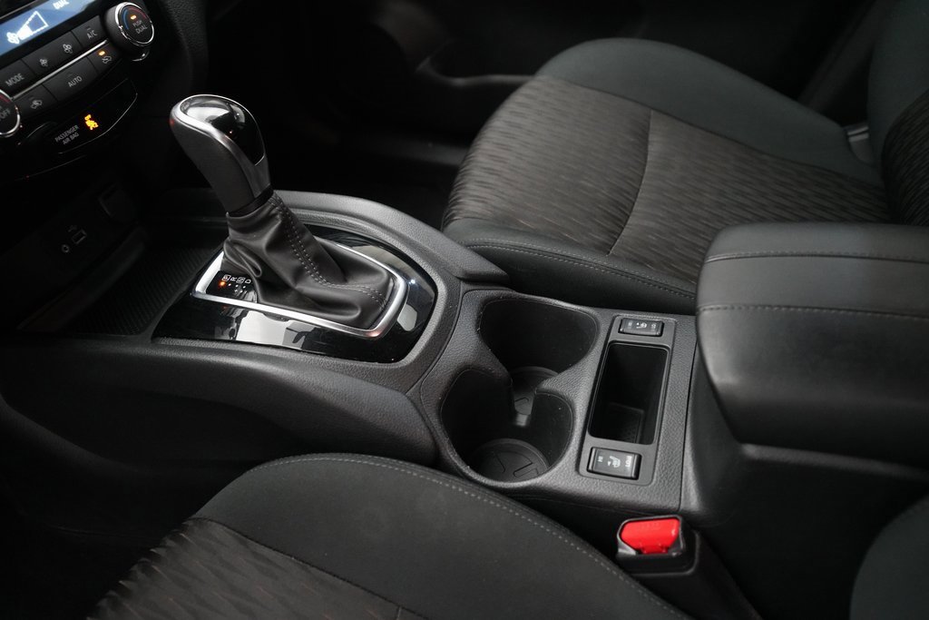 Used 2020 Nissan Rogue SV image 16