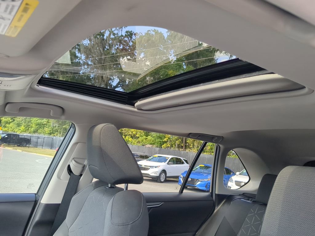 Used 2021 Toyota RAV4 XLE w/ Convenience Package image 26