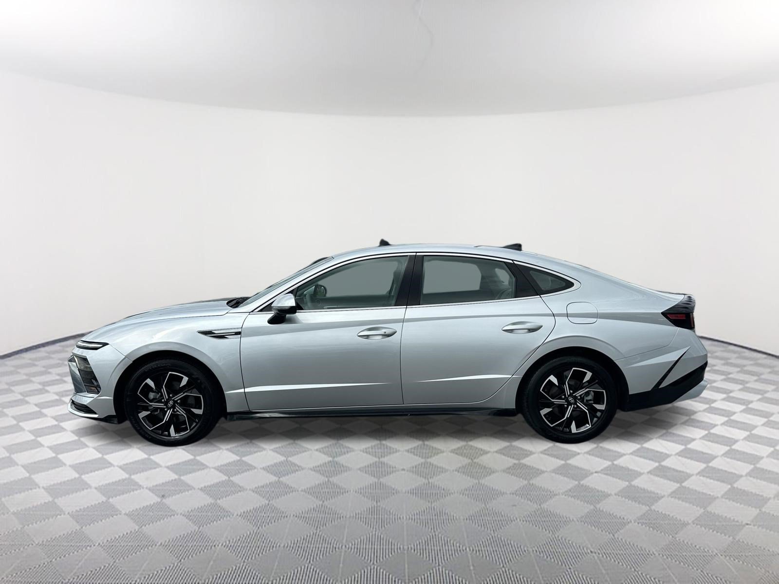 Used 2025 Hyundai Sonata SEL FWD image 8