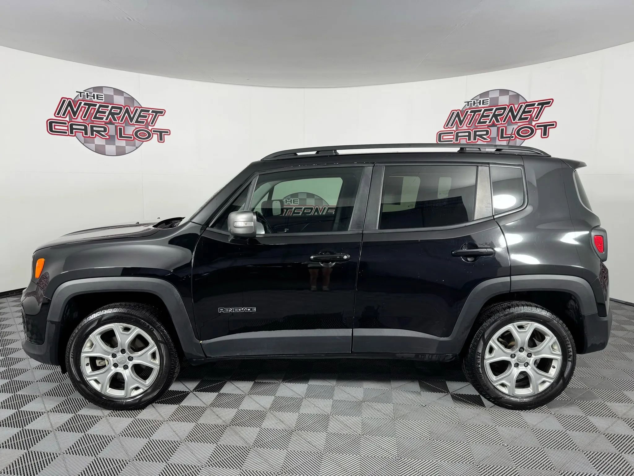 Used 2019 Jeep Renegade Limited w/ UConnect 8.4 Nav Group image 4