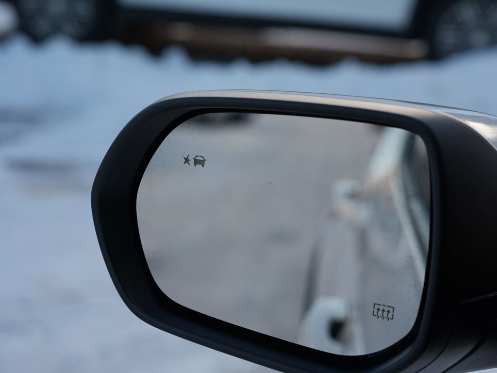 Used 2025 Chevrolet Equinox LT image 33