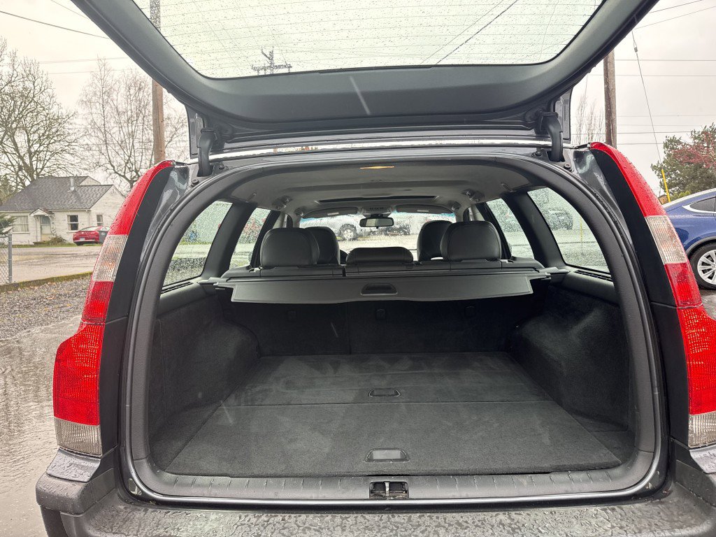 Used 2004 Volvo V70 2.5T FWD image 30