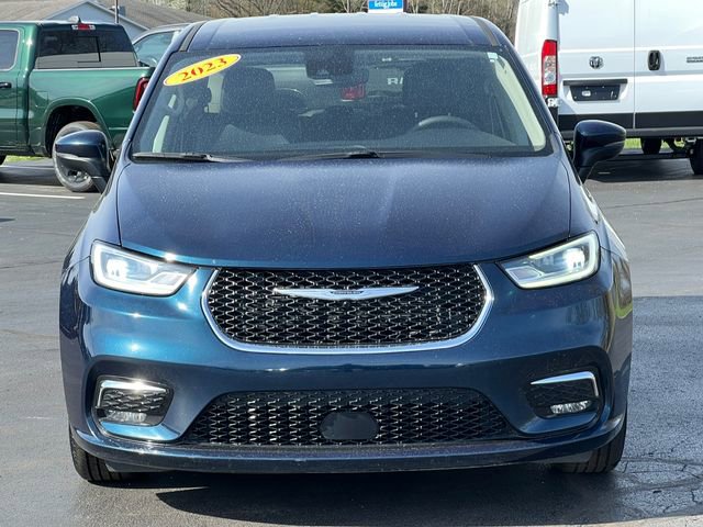 Used 2023 Chrysler Pacifica Touring-L FWD image 44