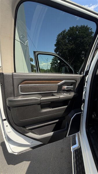 Used 2023 RAM 2500 Laramie AWD/4WD image 19