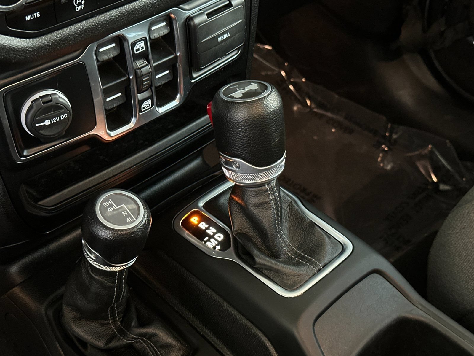 Used 2024 Jeep Wrangler Unlimited Sport AWD/4WD image 19