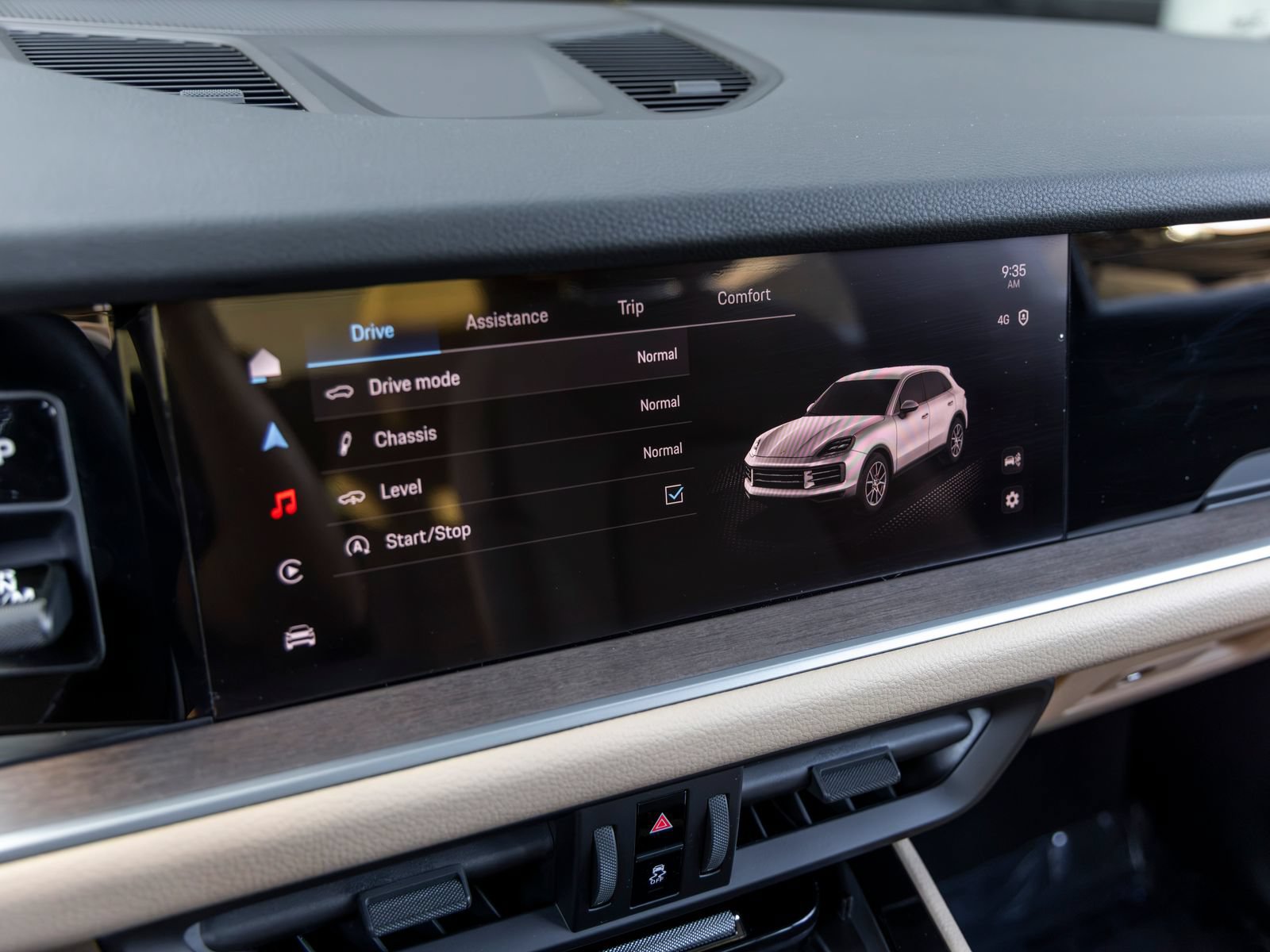 Certified 2025 Porsche Cayenne AWD/4WD image 42