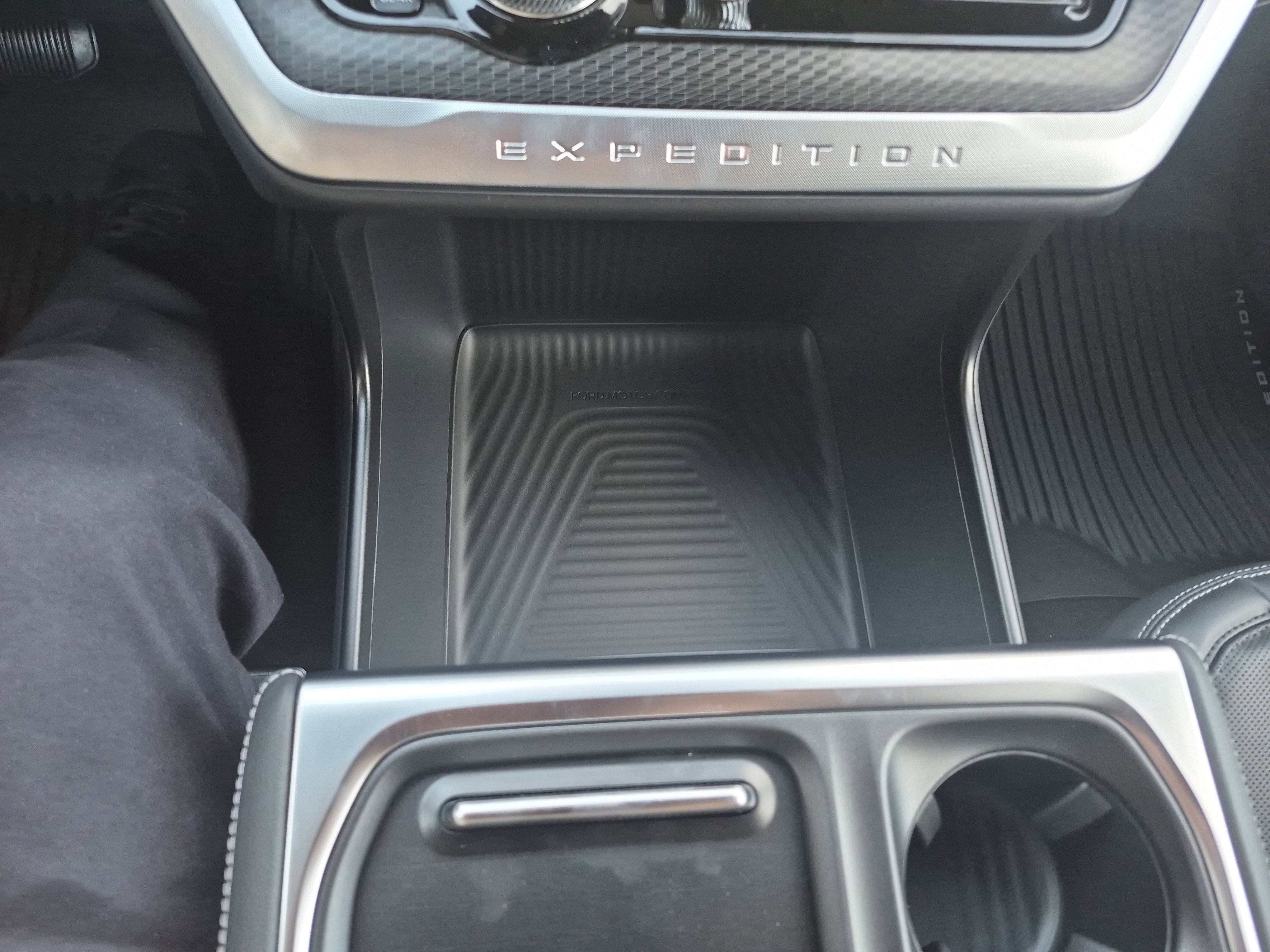 New 2025 Ford Expedition Max Platinum w/ Stealth Performance Package image 32