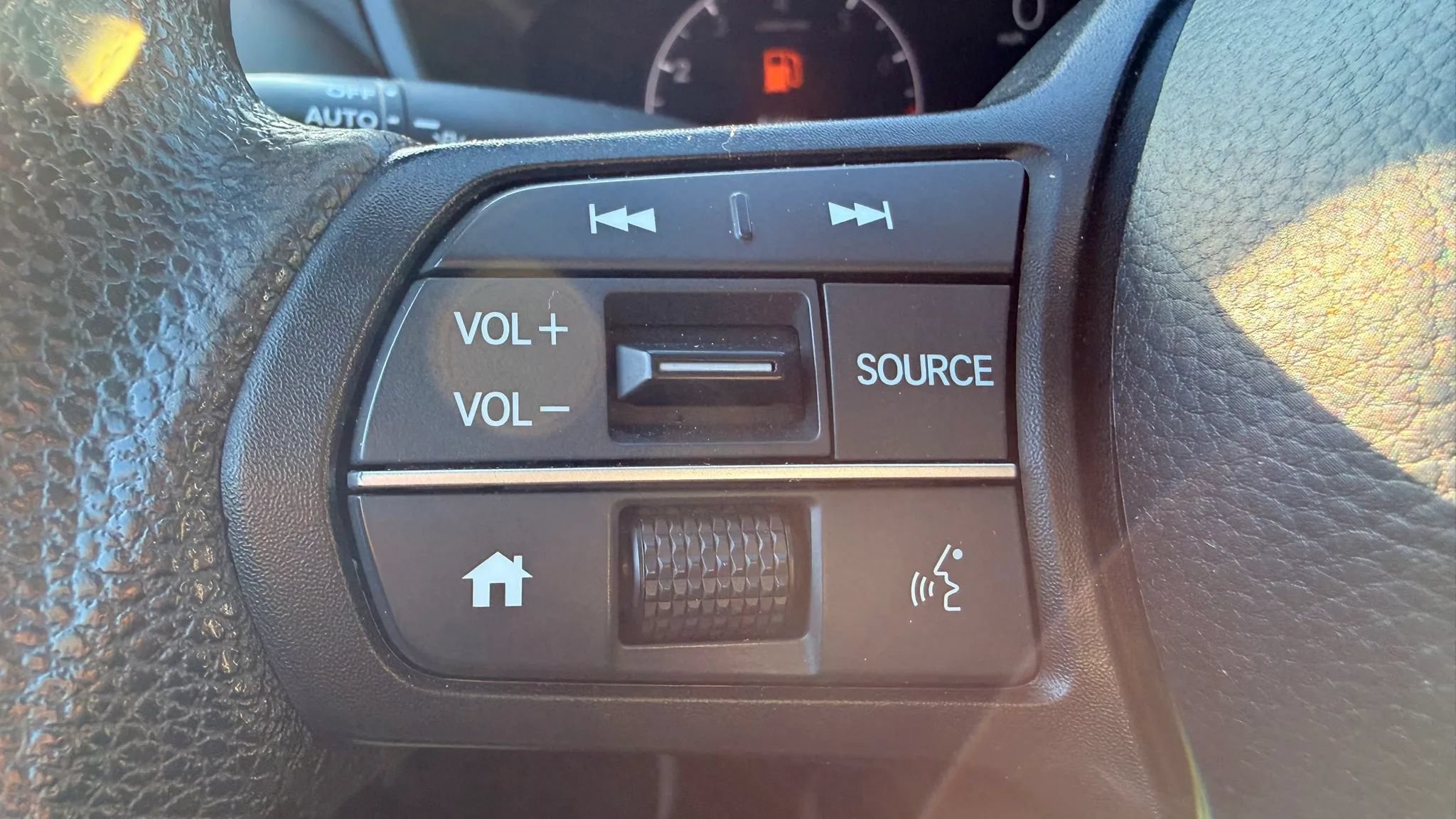 Used 2025 Honda HR-V LX image 18