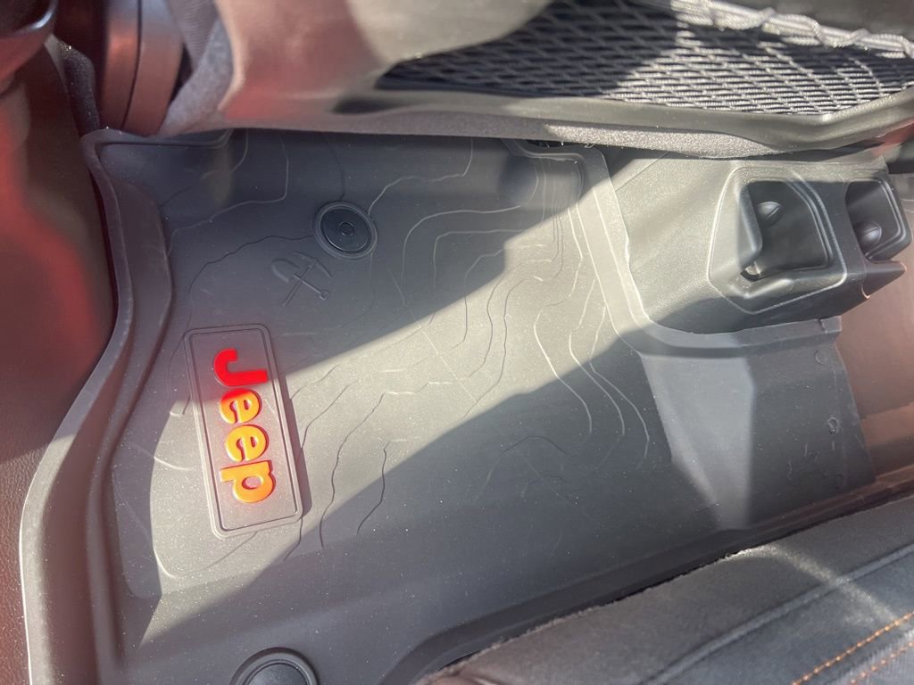 Certified 2025 Jeep Gladiator Mojave w/ Safety Group image 40