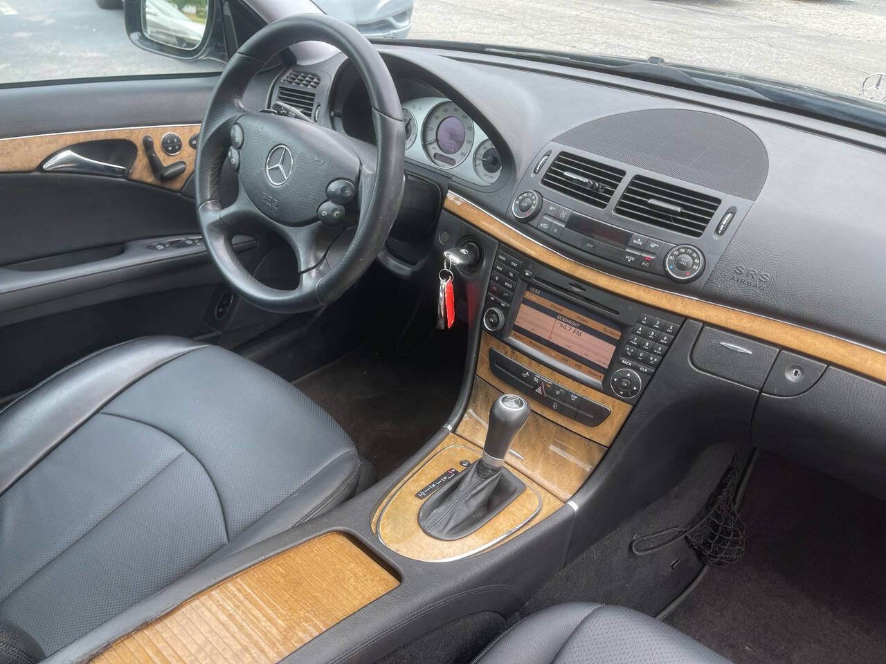 Used 2009 Mercedes-Benz E 350 Sedan image 27