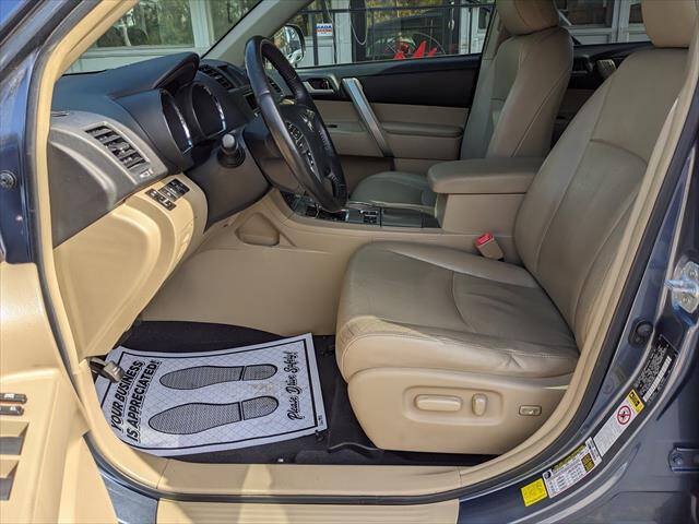 Used 2012 Toyota Highlander SE w/ Tow Pkg AWD/4WD image 9
