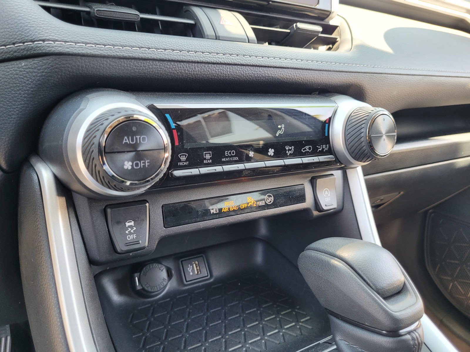 Used 2025 Toyota RAV4 XLE AWD/4WD image 19