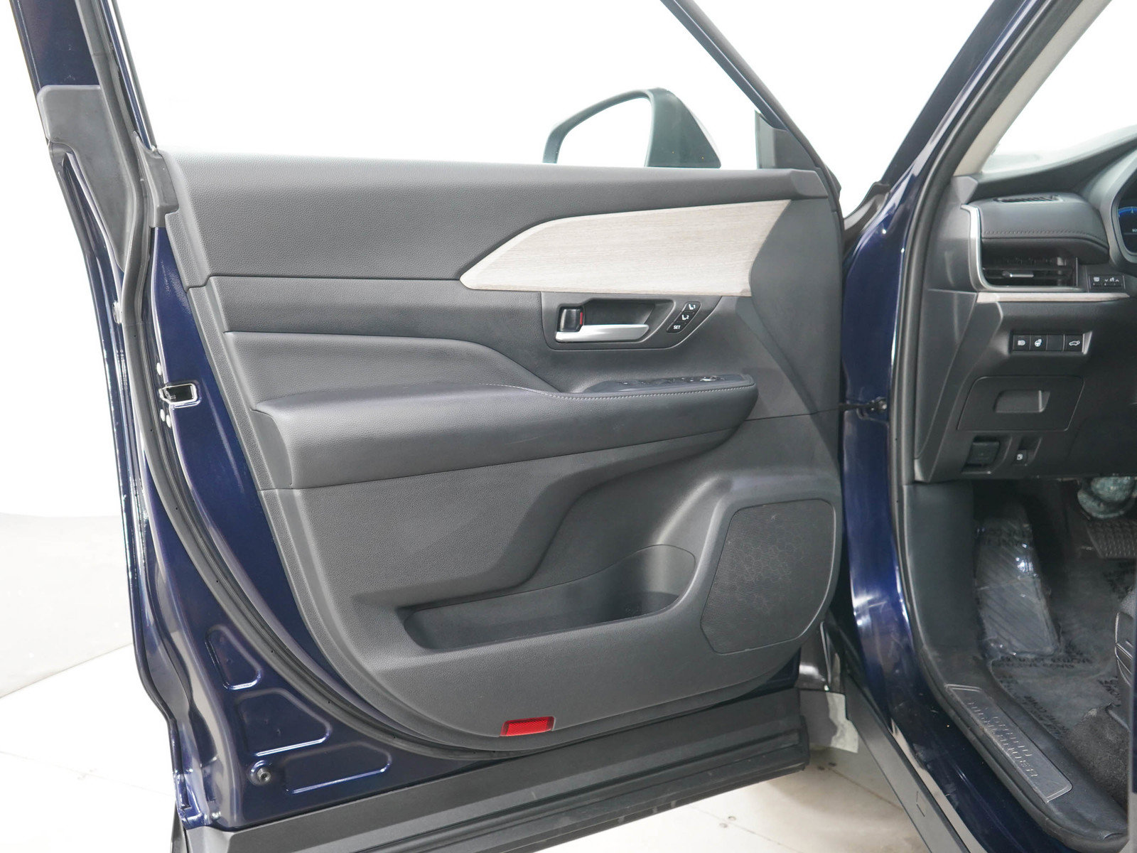 Used 2024 Toyota Grand Highlander AWD image 20