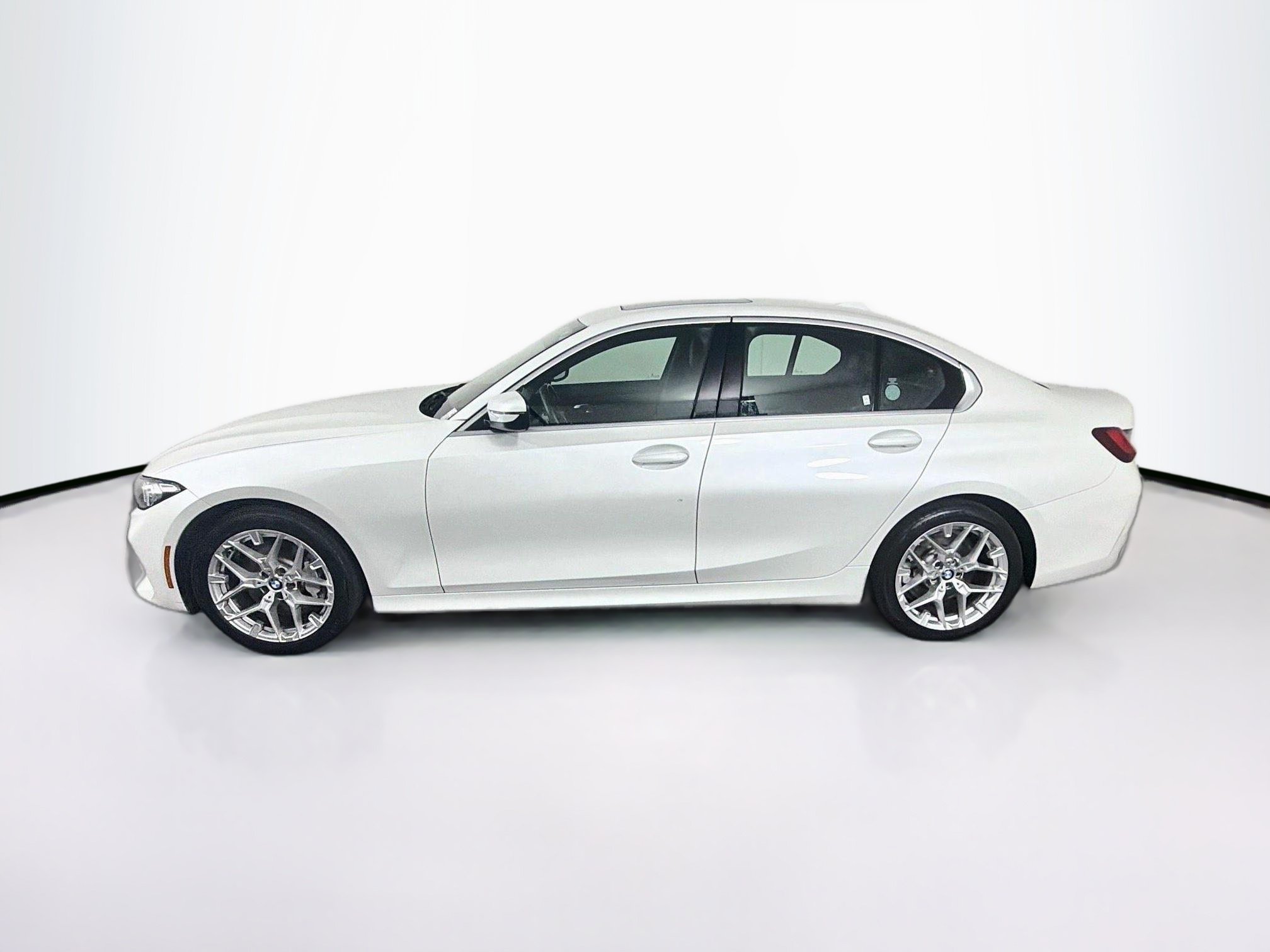 Used 2025 BMW 330i Sedan w/ Convenience Package RWD image 4