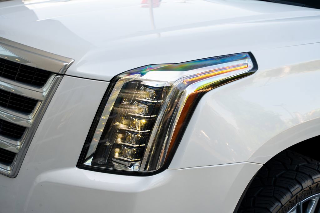 Used 2017 Cadillac Escalade Premium Luxury AWD/4WD image 24