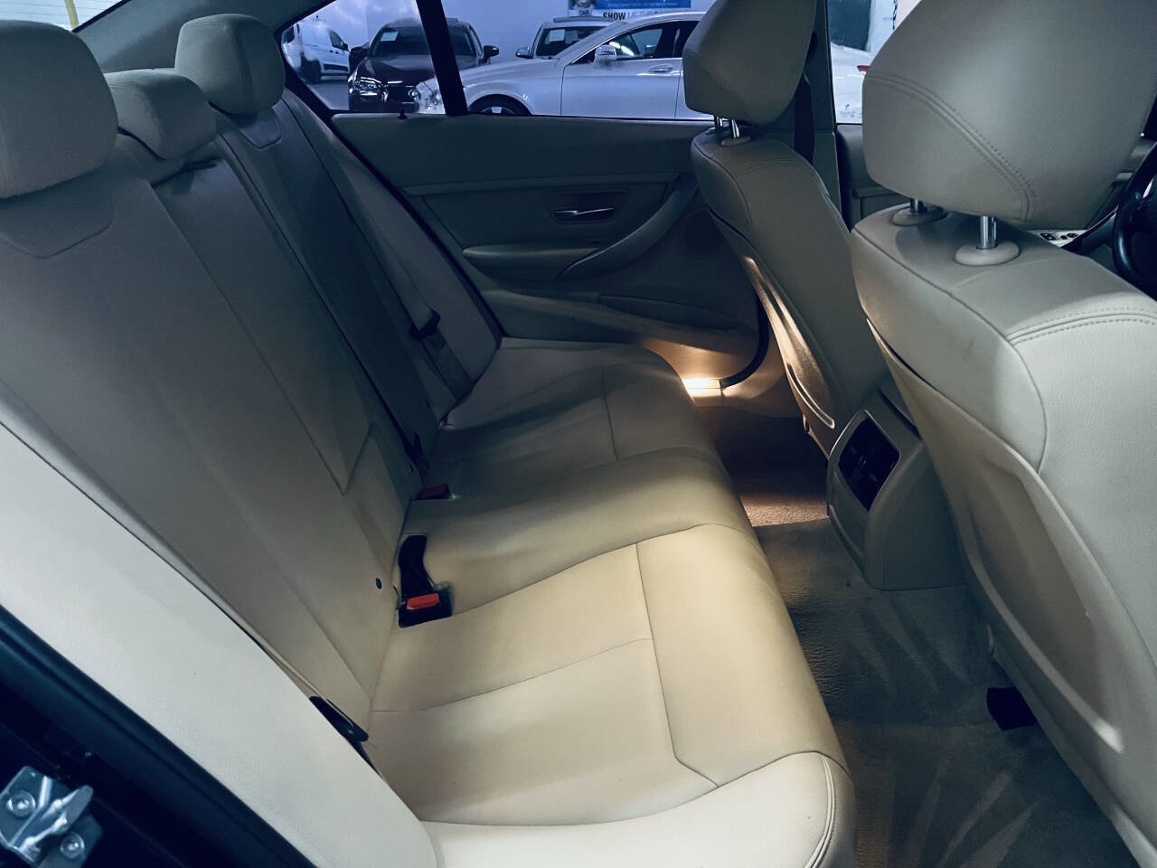 Used 2015 BMW 320i Sedan RWD image 21