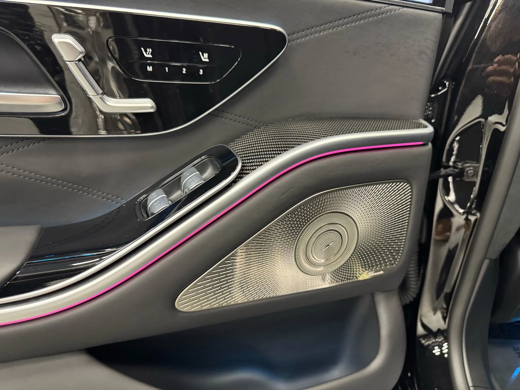 Used 2024 Mercedes-Benz S 63 AMG S w/ Carbon Fiber Exterior Package image 52