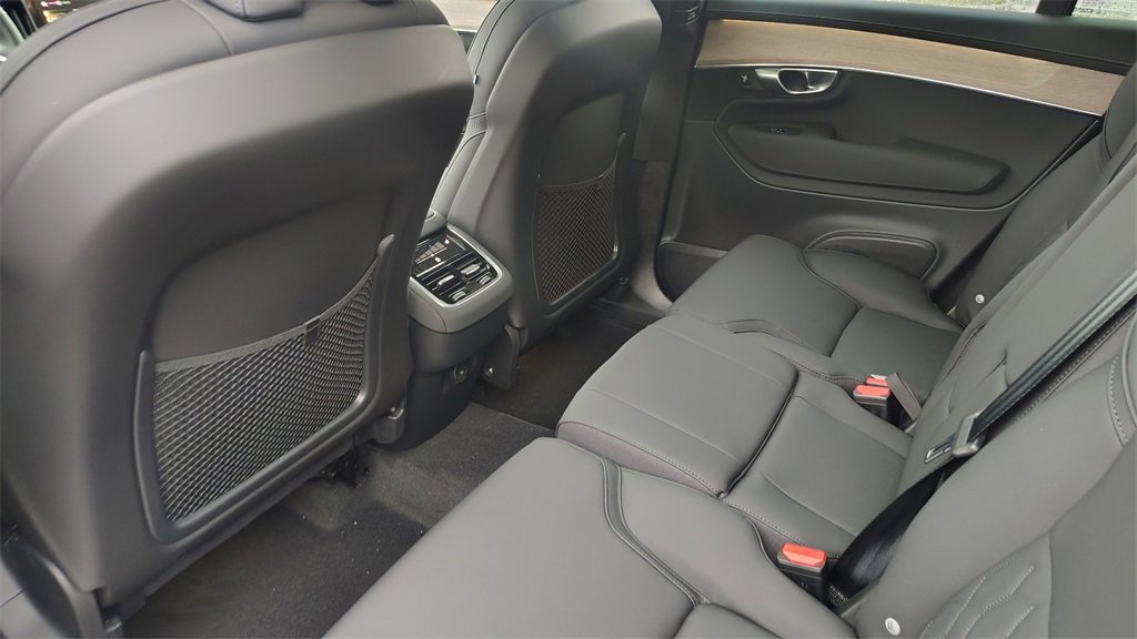 New 2026 Volvo XC90 B6 Plus image 28
