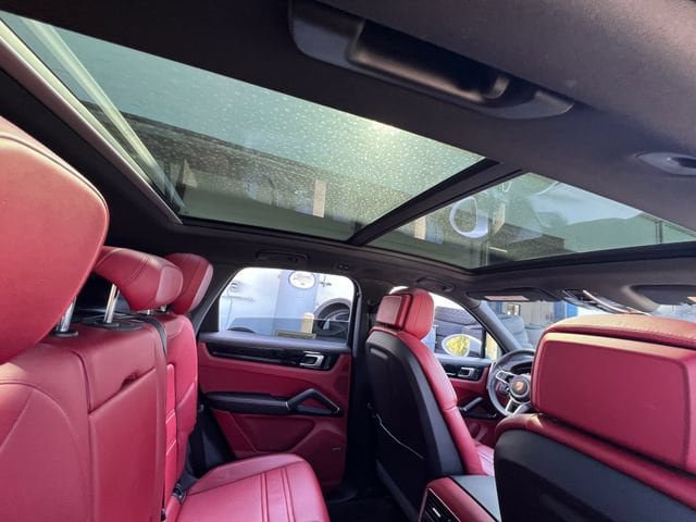 Used 2022 Porsche Cayenne AWD/4WD image 32