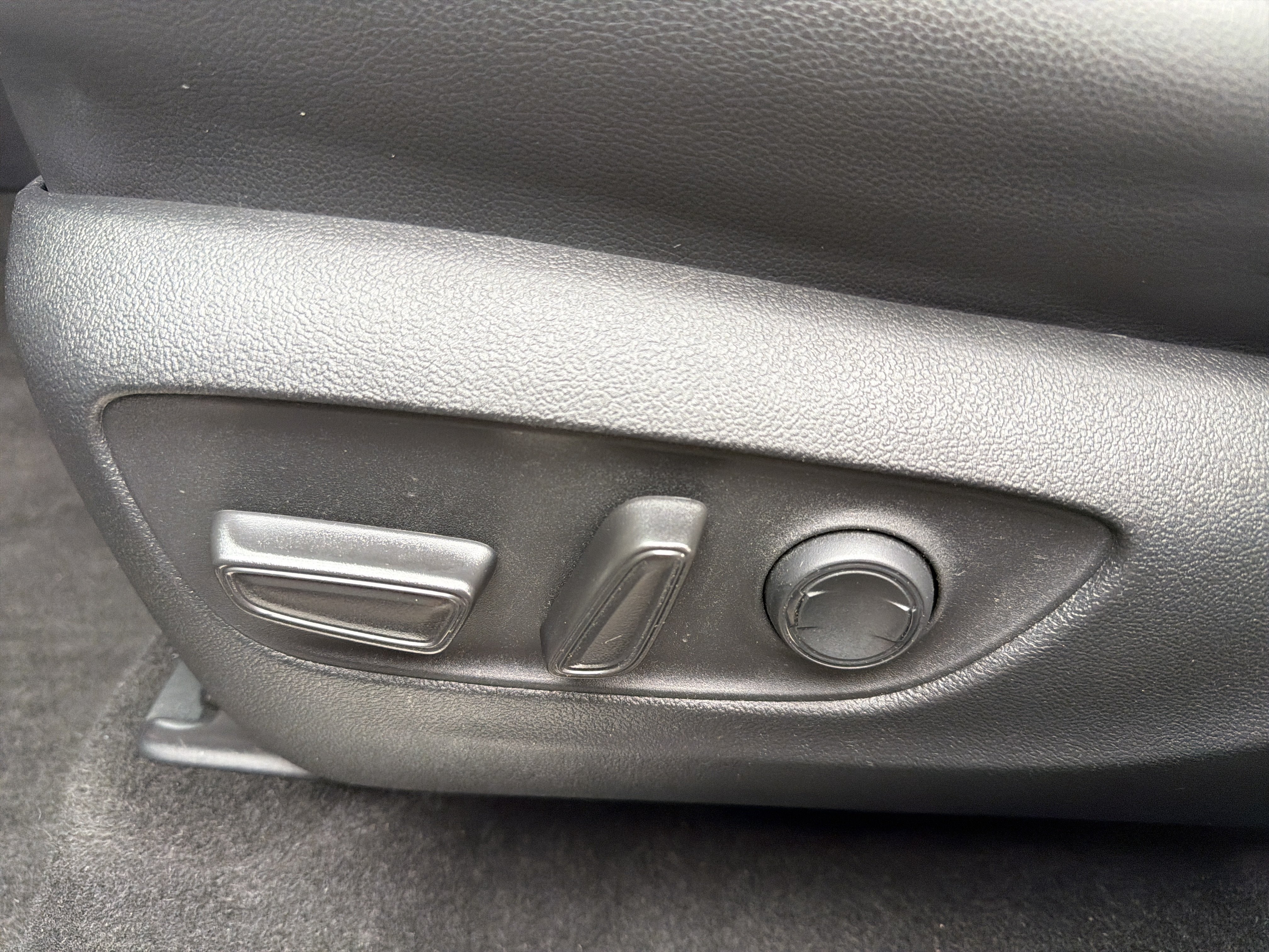 Used 2023 Toyota Highlander XLE AWD/4WD image 8