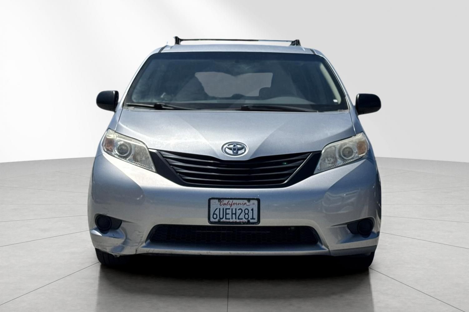 Used 2012 Toyota Sienna w/ Towing Pkg FWD image 9
