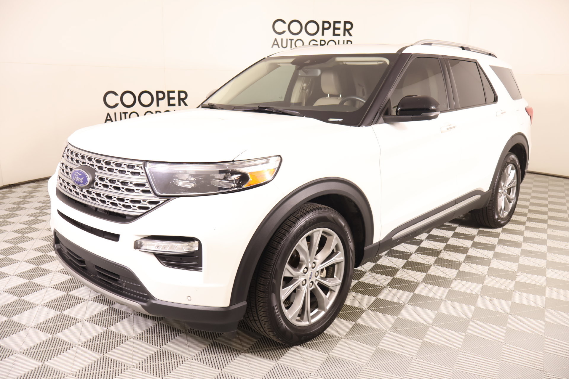 Used 2022 Ford Explorer Limited w/ Equipment Group 301A RWD image 11