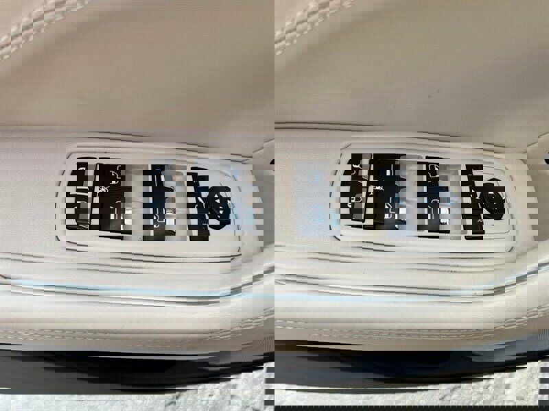 Used 2017 Maserati Levante w/ Luxury Package image 28